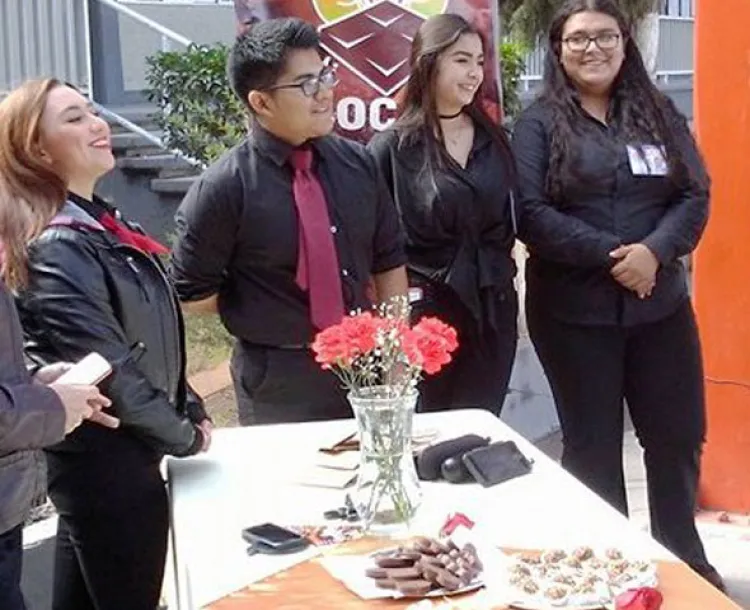 Alumnos del Cobach en Agua Prieta  elaboran chocolates para diabéticos