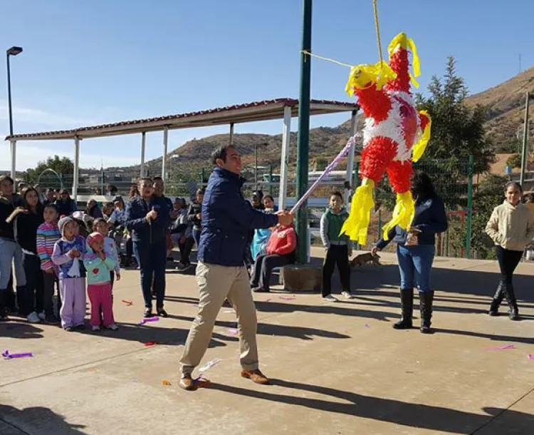 Celebran con villancicos llegada de la Navidad