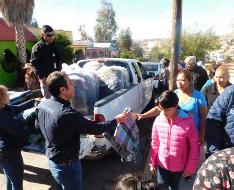 Continúa la entrega de cobertores y apoyos de parte del ayuntamiento