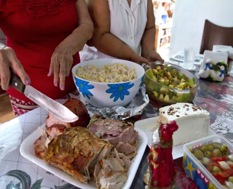 Llaman a evitar comida recalentada