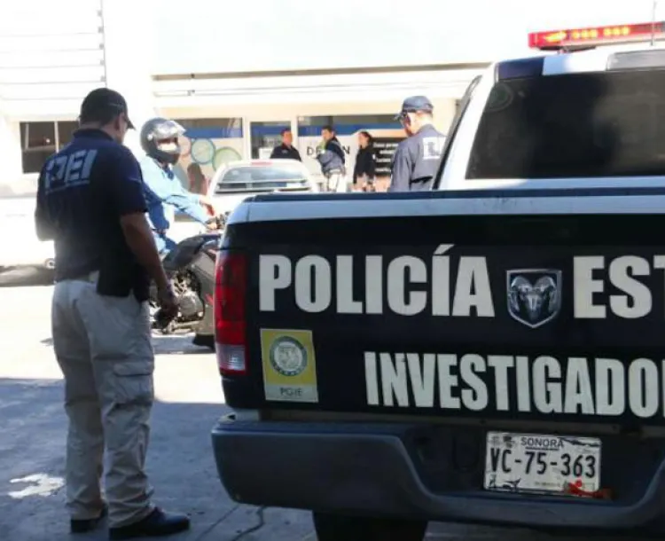 Balean gatilleros a  pareja desde un auto