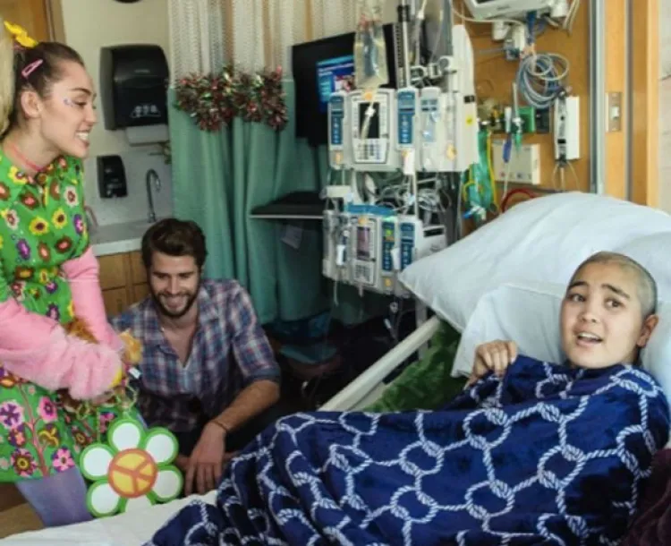 Miley Cyrus visita un hospital