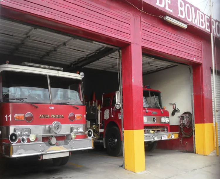 Terminan e inician año con incendios Bomberos de Agua Prieta