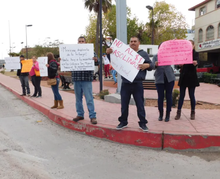 Protestan nogalenses por precio de la gasolina