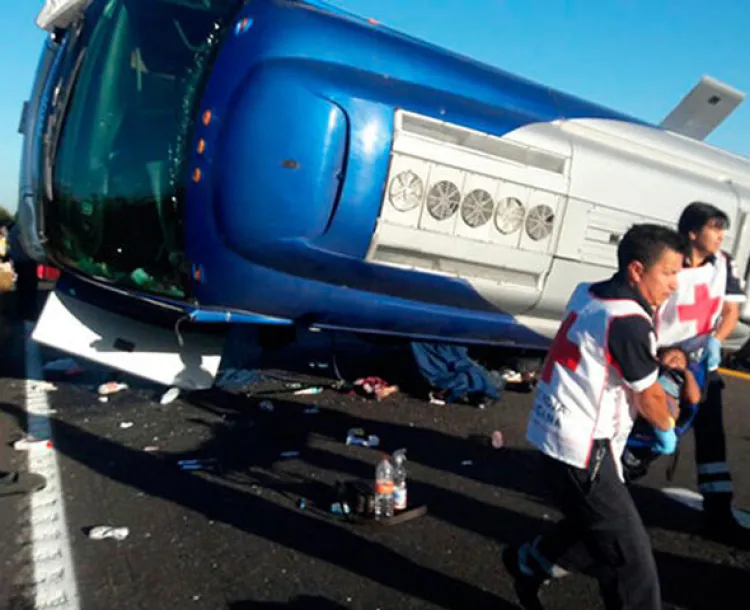 Deja camionazo 3 muertos