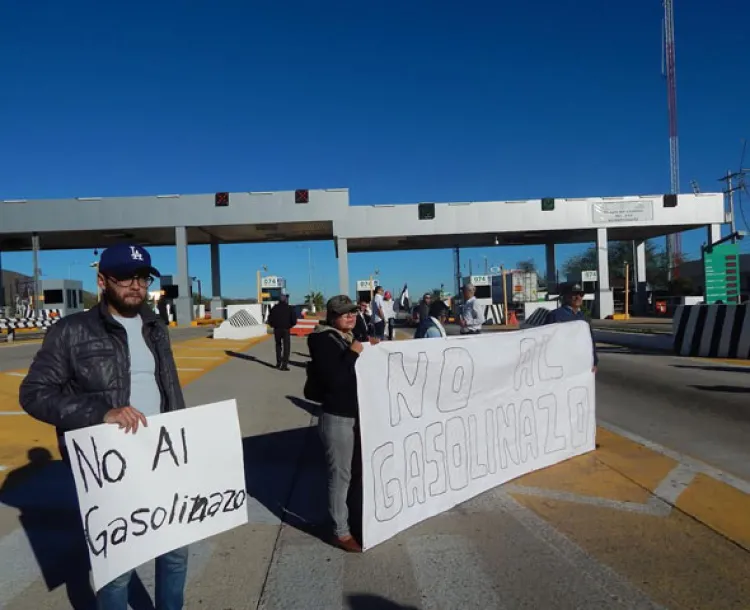 Siguen protestas  en caseta de cobro  de Hermosillo