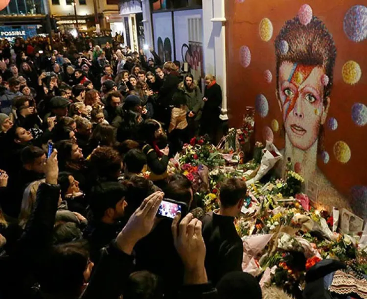 Artistas e incondicionales recuerdan a David Bowie