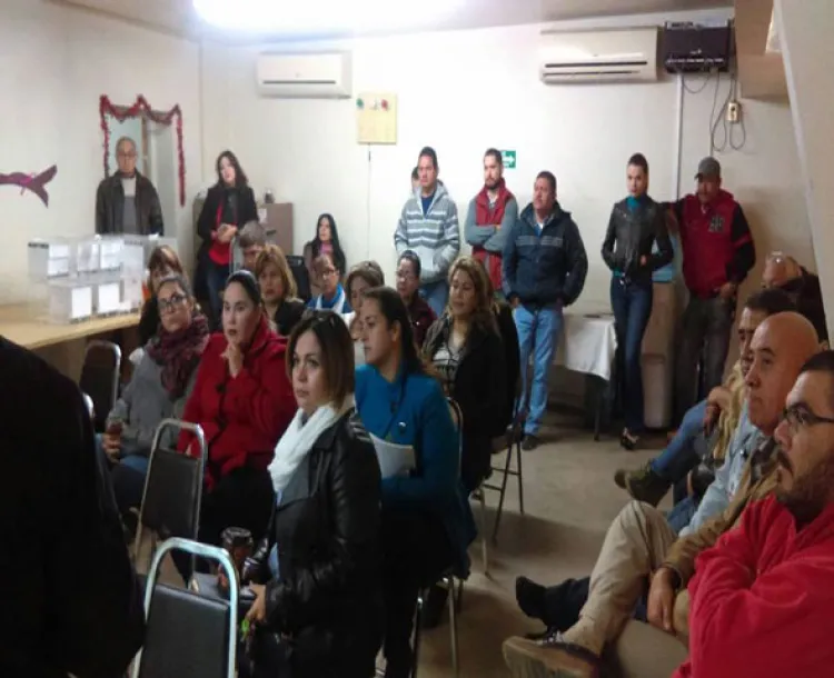 Imparten cursos a vendedores ambulantes en Santa Ana