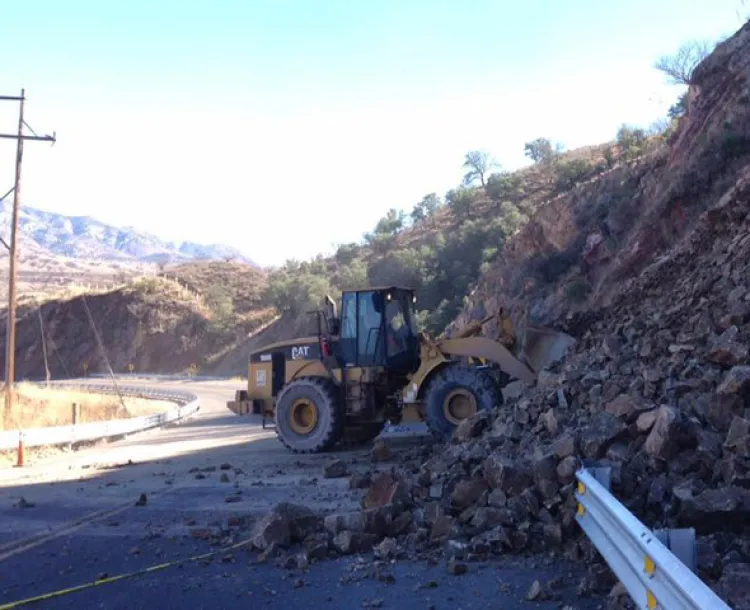 Restablecen el tráfico vehicular en la carretera