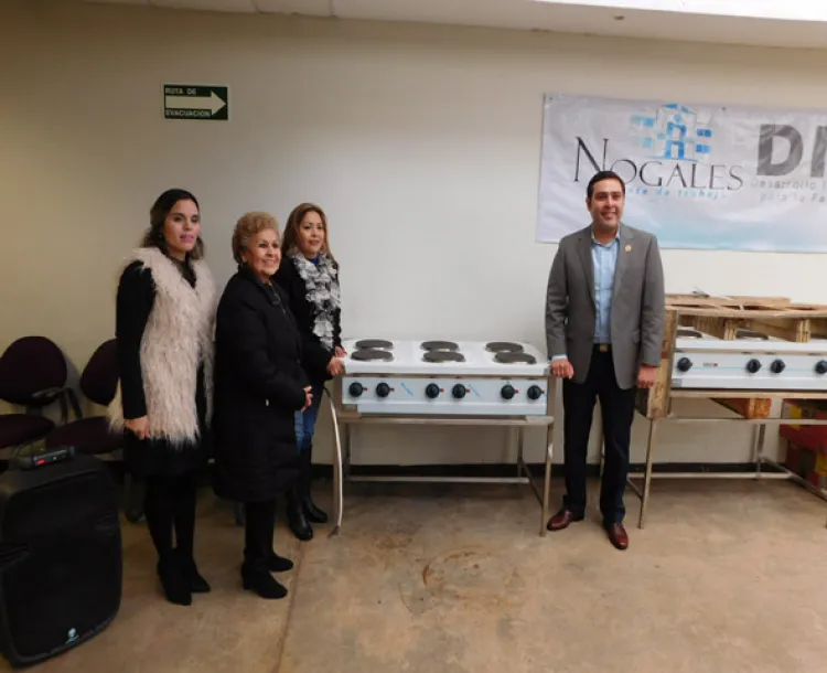 Entrega Municipio equipamento a guarderías