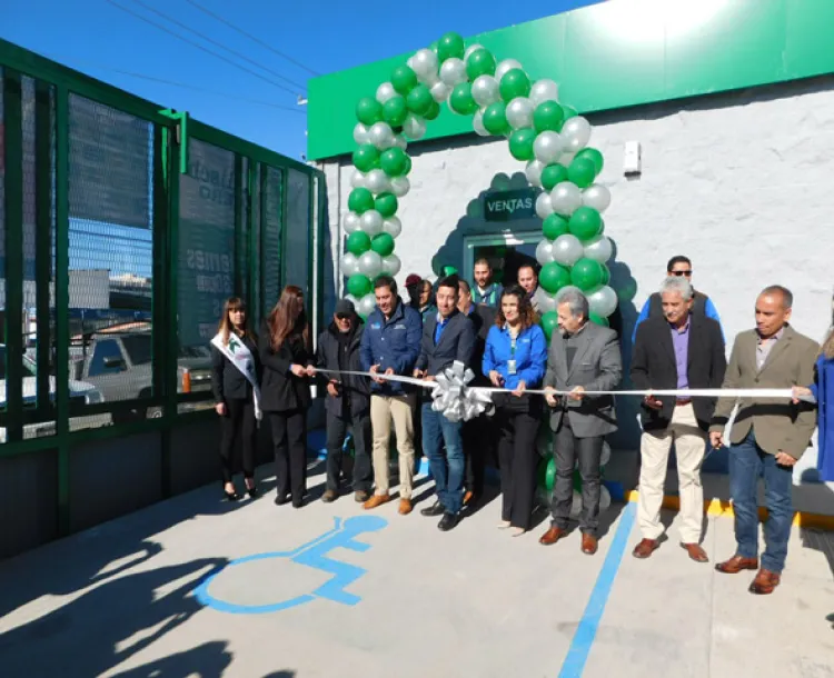 Cortan el listón inaugural de nueva empresa en Nogales