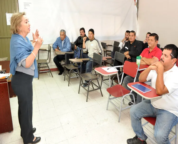 Capacitan a 300 operadores en programa Transporte Naranja, Movilidad Segura