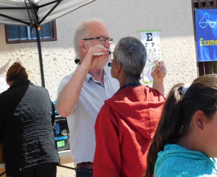 Benefician con lentes a residentes de La Mesa