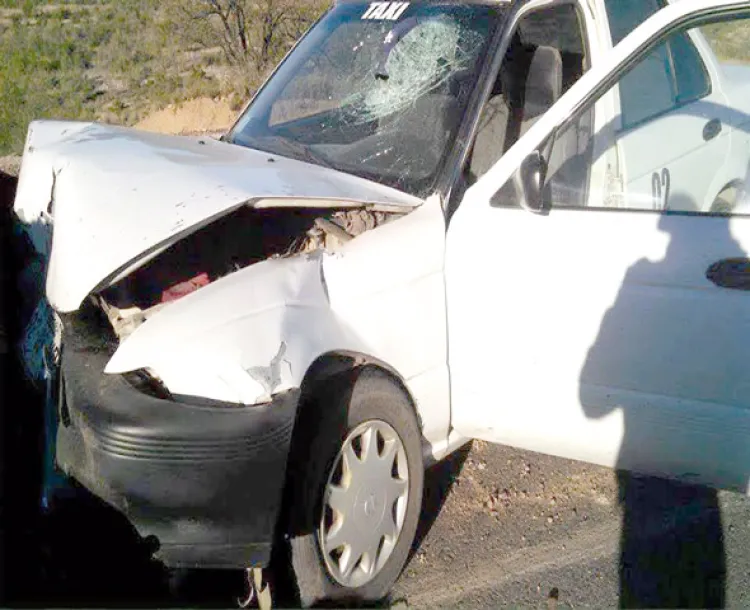 Fallece taxista en choque contra talud de escombros