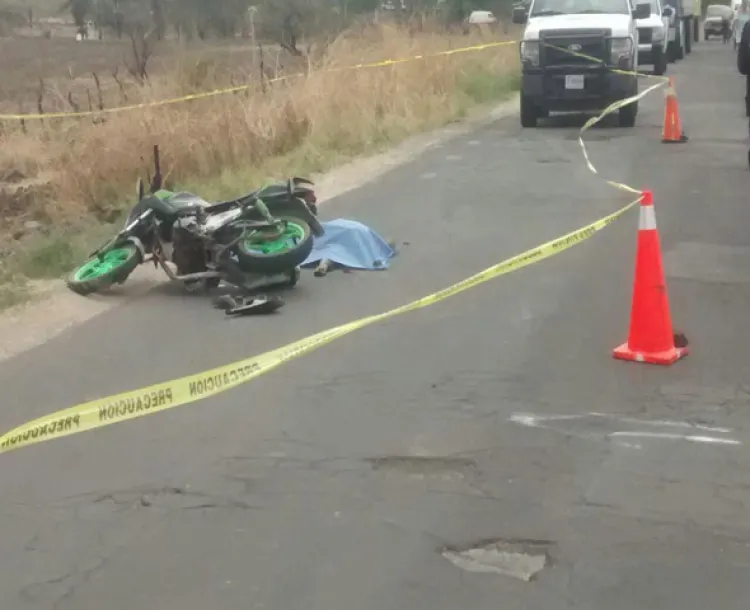 Muere motocilcista aplastado por tráiler