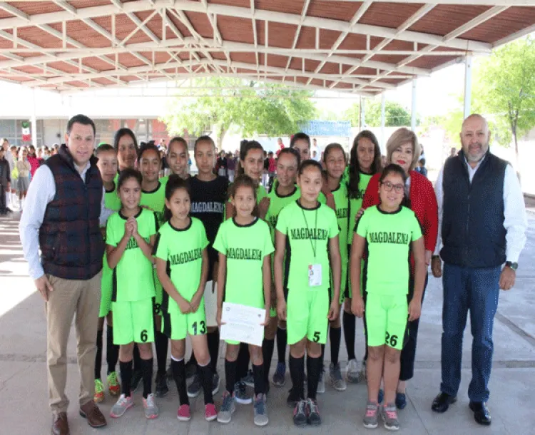 Apoyan a escuela en Magdalena