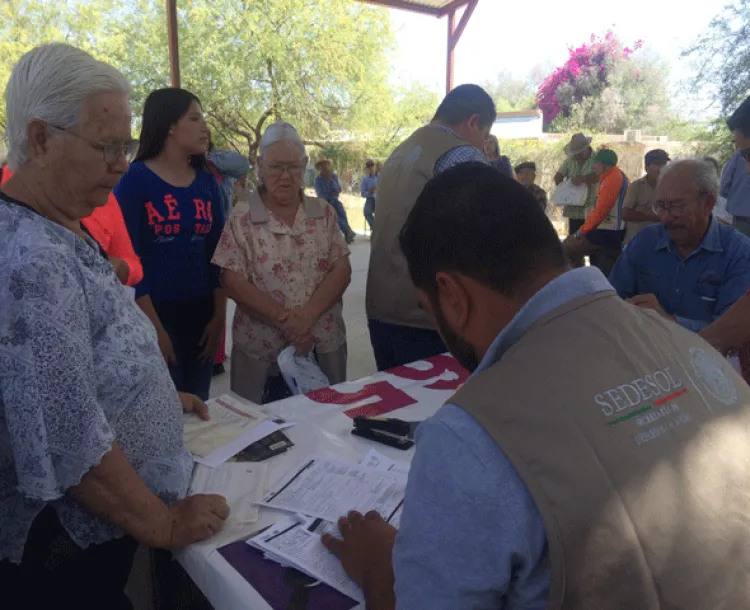 Entrega Sedesol beneficios a adultos mayores