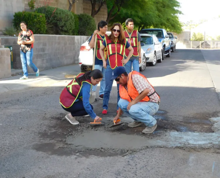 Lleva Comité del PRI campaña de bacheo a Las Haciendas