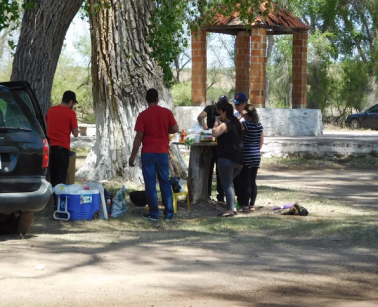 Acuden visitantes al parque Mascareñas