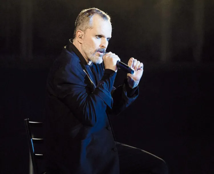 Miguel Bosé critica a Trump en concierto