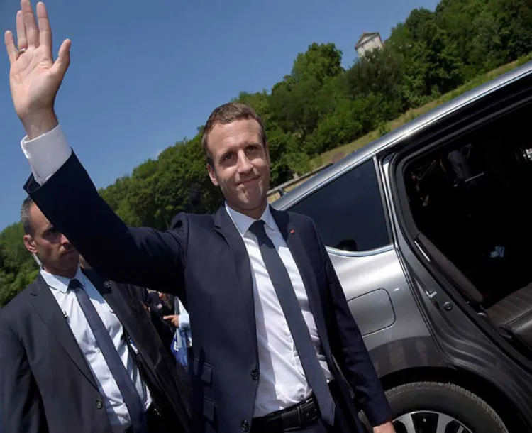 Macron gobernará con todo el poder