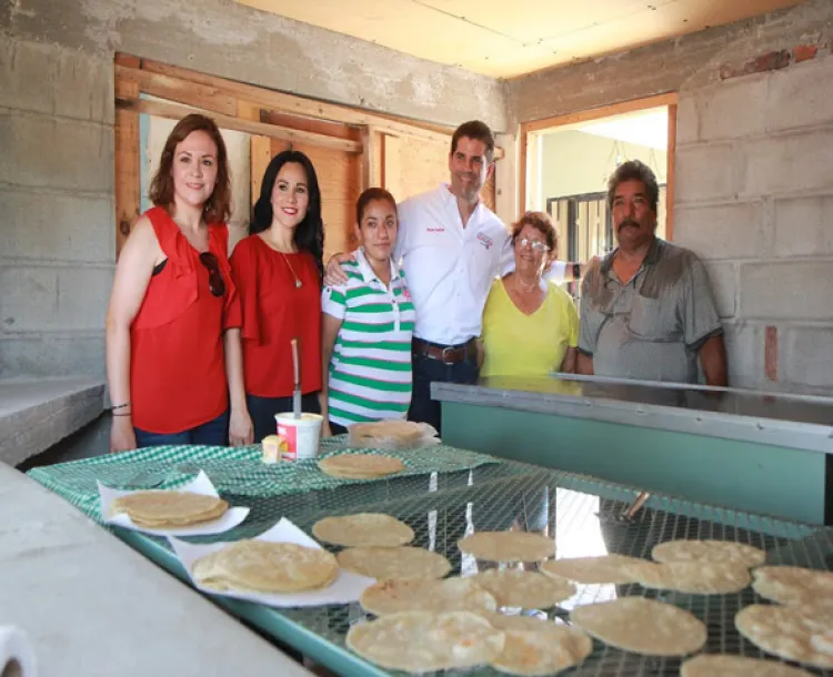 Apoya Pano Salido a familia Cruz Garza