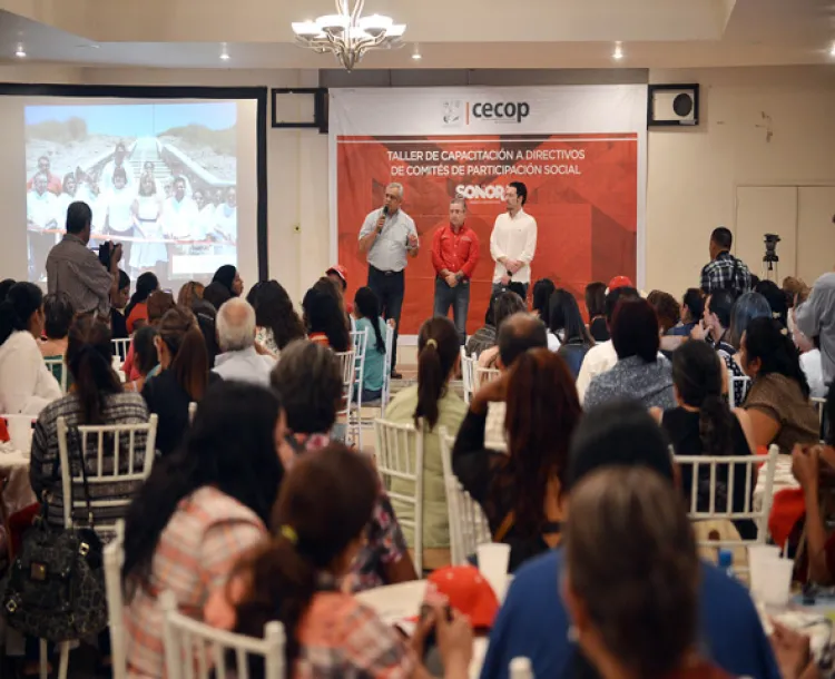 Vigilan padres de familia obras de infraestructura educativa