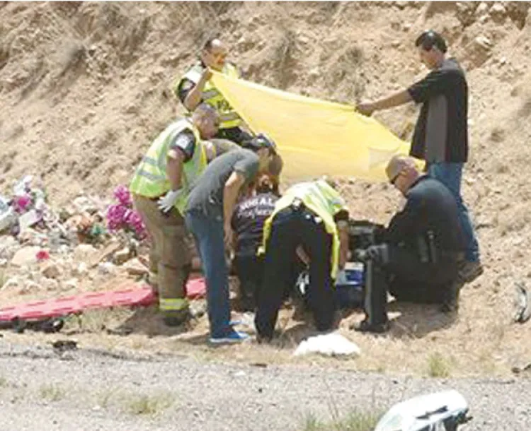 Resultan heridos de gravedad en volcadura en Nogales, Arizona