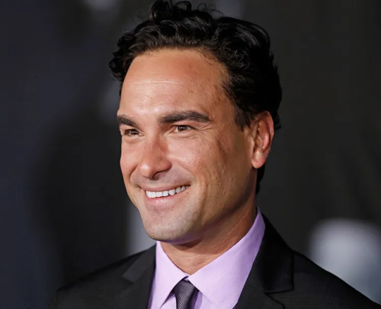 Incendio deja sin casa a Johnny Galecki