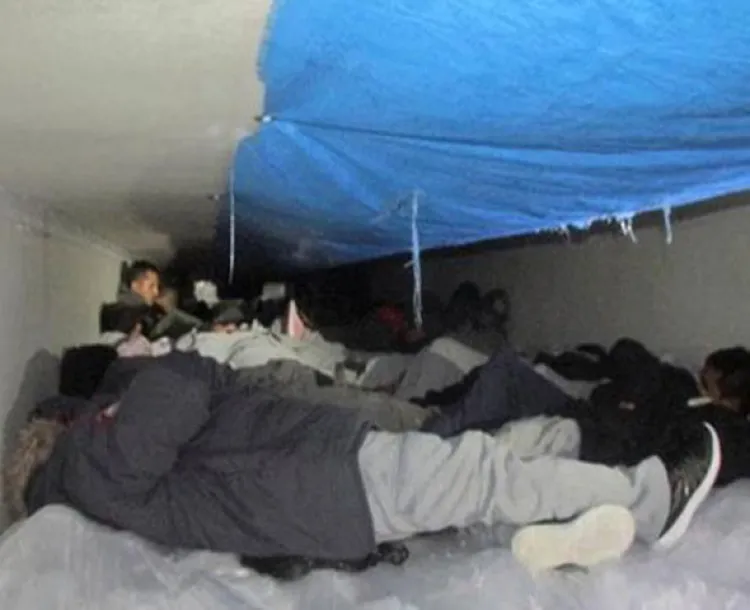Descubren a 60 migrantes ‘congelados’ en caja de trailer