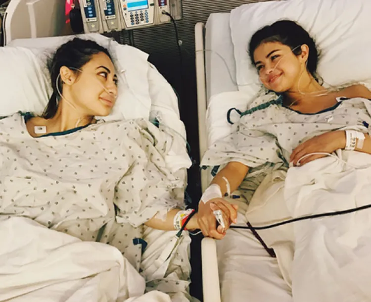 Selena Gomez recibe riñón de su amiga