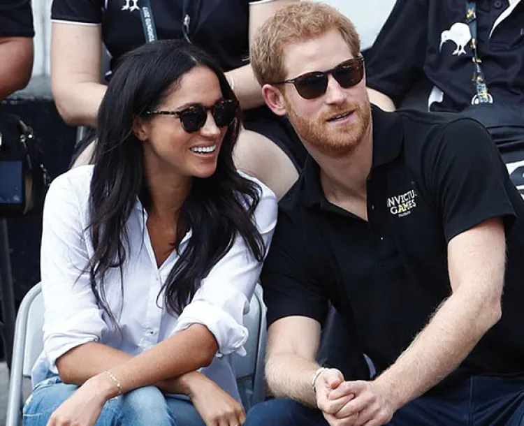 Príncipe Enrique y Meghan no ocultan su amor