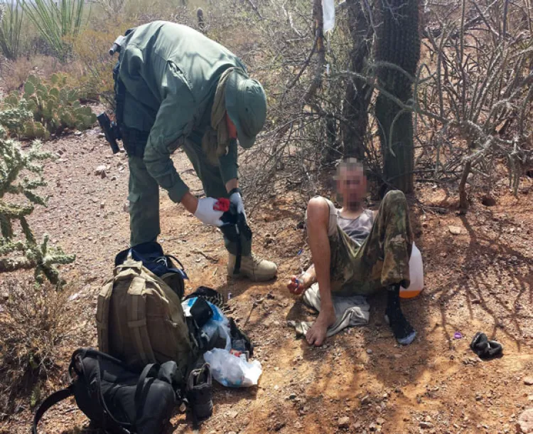 Rescatan agentes a 7 migrantes en desierto de Arizona