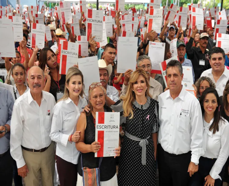 Entrega Gobernadora mil 747 escrituras en Hermosillo