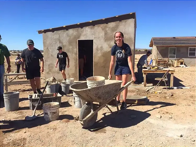 Construyen jóvenes de Michigan casa para familia de Agua Prieta, Sonora