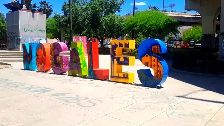 Rehabilitan letras de Nogales con nuevo diseño artístico