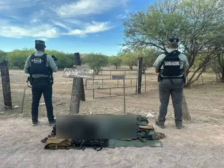 Guardia Nacional asegura camioneta con arsenal en Nogales tras persecución