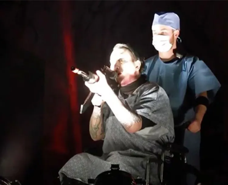 Marilyn Manson simula disparar con rifle a la audiencia