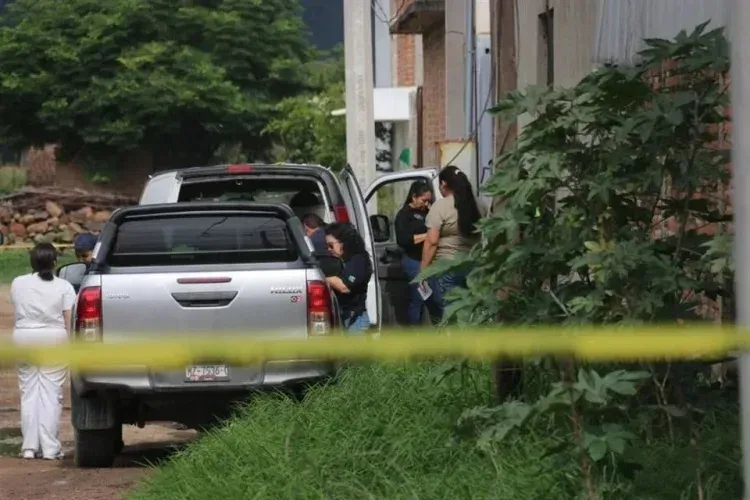 Crimen en Tonalá: Tras disputa, asesinan con cuchillo a vendedor de gallos frente a su esposa
