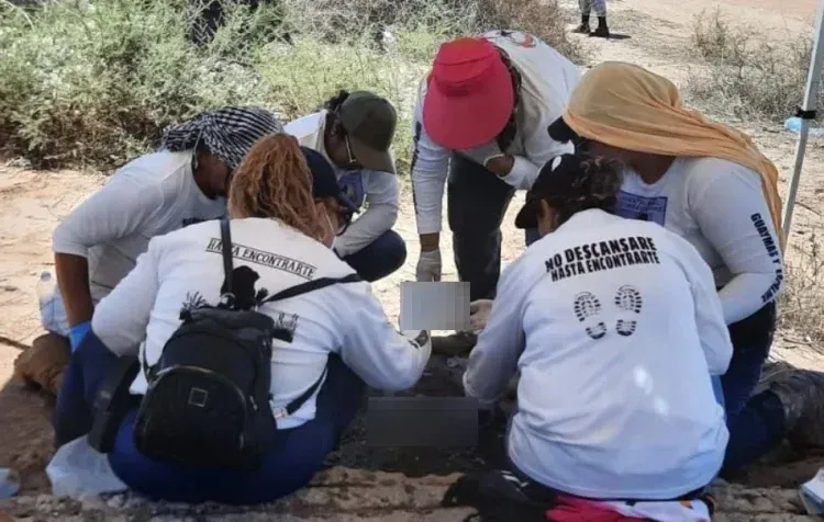 Colectivo de Guerreras Buscadoras descubren un cementerio clandestino en Sonora