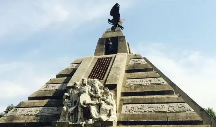 ¡Incendio en CDMX! La Pirámide del Monumento a la Raza en llamas: Conoce la causa del fuego