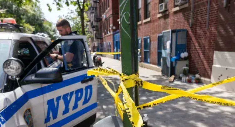 Brutal asesinato de una mujer y su sobrino en su apartamento en Kensington, Brooklyn