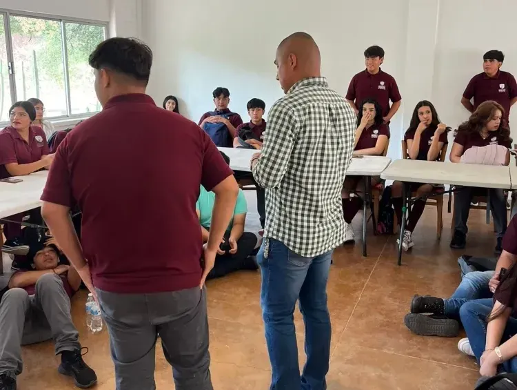 Concientizan a jóvenes de la Prepa Municipal de Nogales en tema de relaciones sexo-afectivas