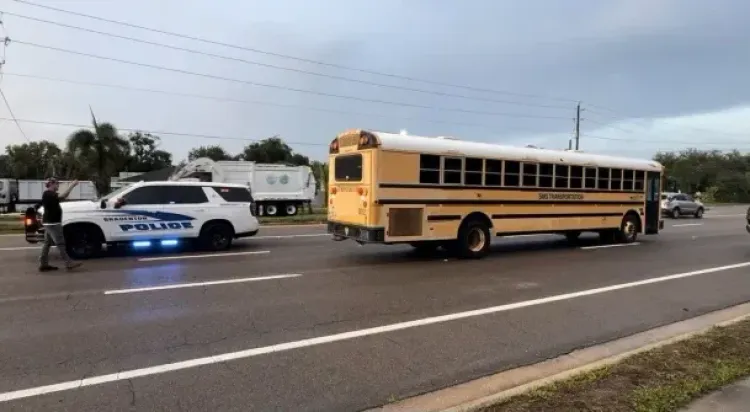 Peatón grave tras ser impactado por autobús en Florida