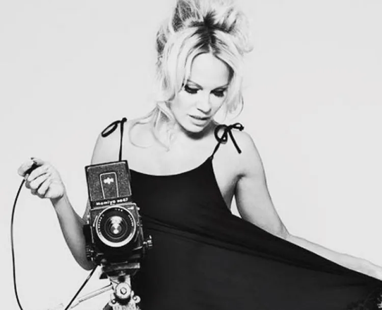 Pamela Anderson, a sus 50 sacude Instagram en lencería