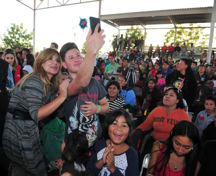 Convive Gobernadora con familias