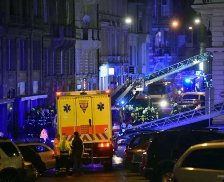 Fallecen dos por incendio de hotel en Praga