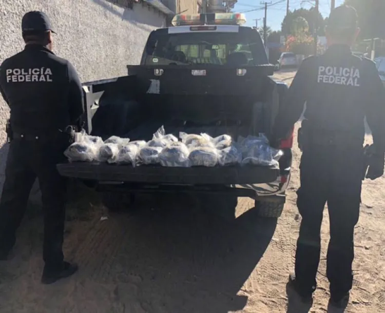 Aseguran federales 19 kilos de ‘cristal’ en grúa