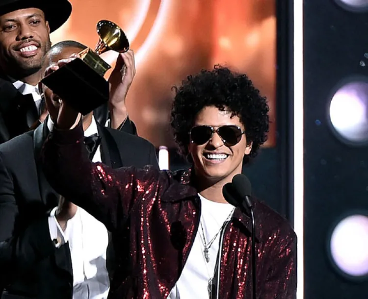 Bruno Mars arrasa se lleva 6 Grammy