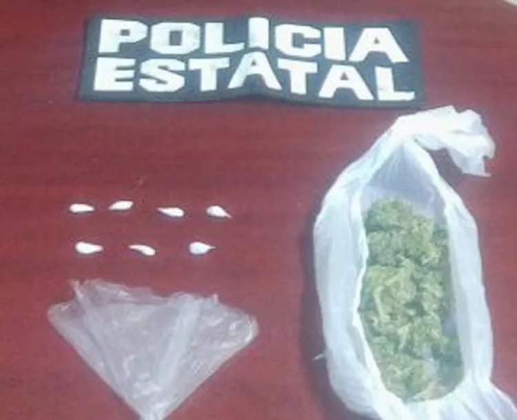 Atrapan a dos con marihuana